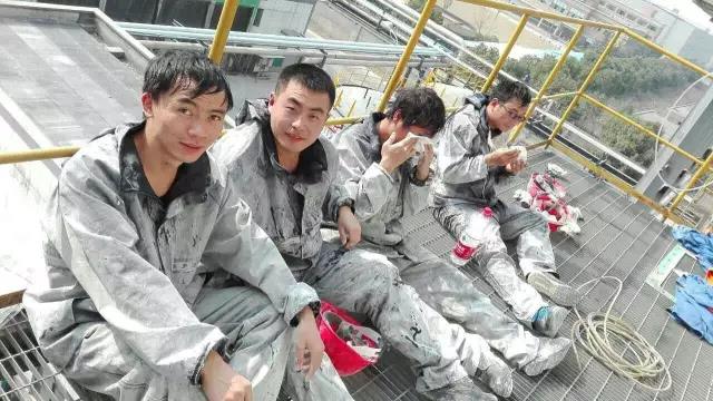 工作中，認(rèn)真工作的男人是最帥的.jpg